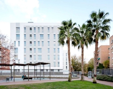 Ático en alquiler en avenida De Cádiz de 3 habitaciones con terraza y piscina