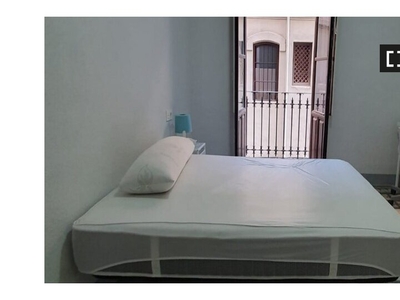 ¡OFERTA DE TIEMPO LIMITADO! Habitación en piso de 6 habitaciones en Granada