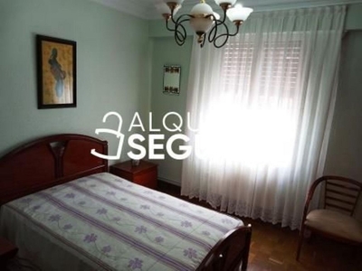 Piso en alquiler en Casco Viejo de 2 habitaciones con terraza y calefacción