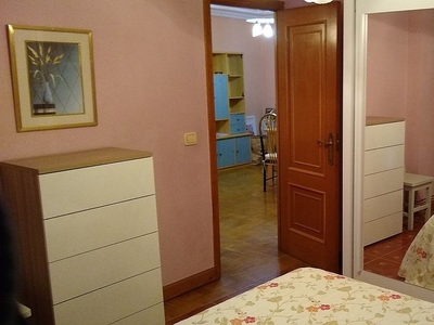 Piso en alquiler en Centro - Burgos de 2 habitaciones con muebles y balcón