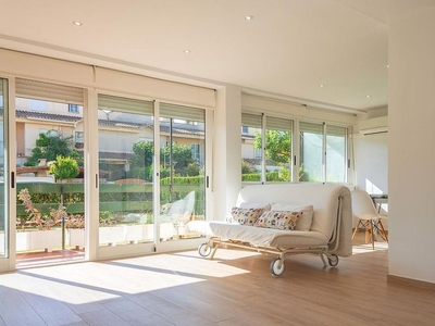 Piso en alquiler en El Grao de 1 habitación con terraza y piscina