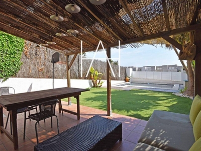 Venta Casa adosada Canet de Mar. Plaza de aparcamiento calefacción central 200 m²