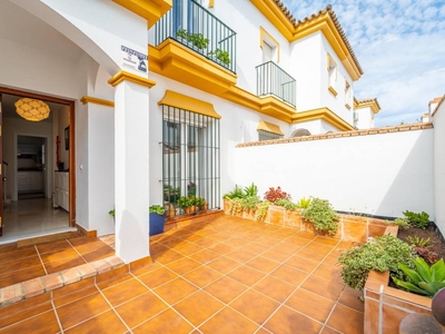 Venta Casa adosada Chiclana de la Frontera. Con terraza 92 m²