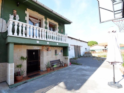 Venta Casa adosada en Barrio Sollagua Bárcena de Cicero. Con terraza 150 m²