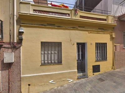 Venta Casa adosada en Calle de Pau Claris Badalona. A reformar 75 m²