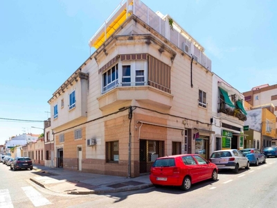 Venta Casa adosada en Calle Reyes Huertas 21 Badajoz. Buen estado con terraza 349 m²