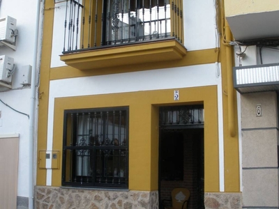 Venta Casa adosada en Plaza Mayor 5 Aldea del Cano. Muy buen estado con balcón calefacción individual 90 m²