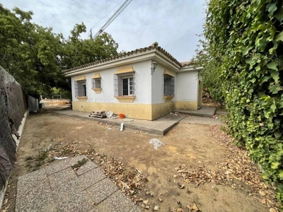 Venta Casa unifamiliar en Avenida MEDINA SIDONIA Jerez de la Frontera. A reformar 116 m²