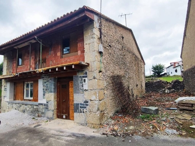 Venta Casa unifamiliar en Bo Castillo Pedroso Corvera de Toranzo. A reformar 270 m²