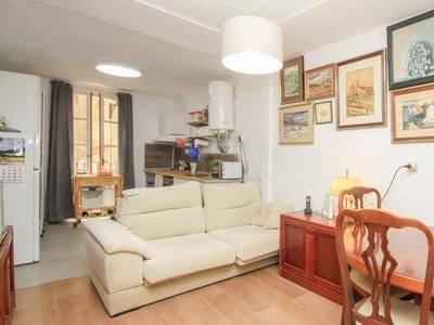 Venta Casa unifamiliar en Calle Carme Berga. Con balcón 140 m²