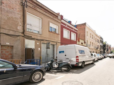 Venta Casa unifamiliar en Calle Corominas L'Hospitalet de Llobregat. A reformar con terraza 403 m²