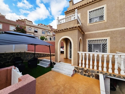 Venta Casa unifamiliar en Canarias Santa Pola. Con terraza 105 m²