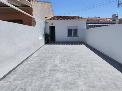 Venta Casa unifamiliar en Golondrinas 38 Torrevieja. Con terraza 60 m²