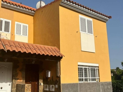 Venta Casa unifamiliar San Bartolomé de Tirajana. Con terraza 100 m²