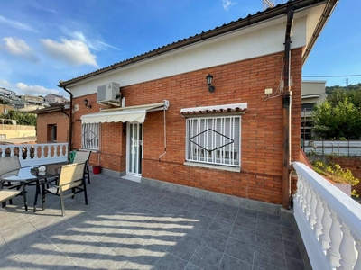 Venta Casa unifamiliar Sant Boi de Llobregat. Con terraza 276 m²