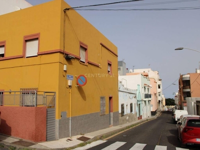 Venta Chalet en Calle Hurtado de Mendoza 24 Santa Cruz de Tenerife. Buen estado 158 m²