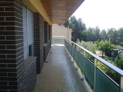 Venta Chalet Rubí. Con terraza 378 m²