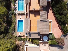 Casa adosada con parking, piscina, vistas al mar y vistas a la montaña en Begur