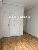Piso en venta , con 153 m2, 3 habitaciones y 2 baños, garaje, trastero y ascensor. en Madrid