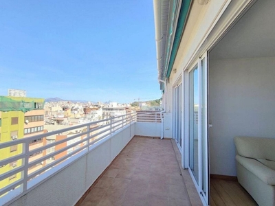Alquiler de piso en Centro - Alicante de 3 habitaciones con terraza y aire acondicionado