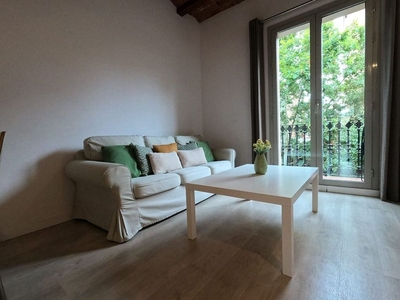 Alquiler de piso en La Sagrada Família de 3 habitaciones con muebles y balcón