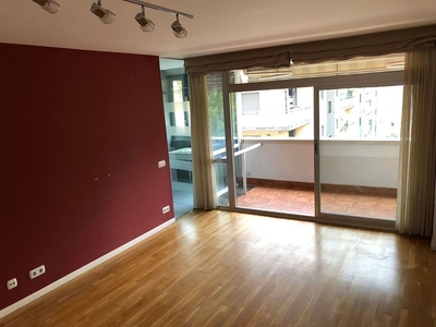 Piso en alquiler en rambla Del Poblenou de 3 habitaciones con terraza y garaje