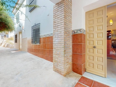 Venta Casa adosada en de Antonio Machado Alhaurín El Grande. Con terraza 100 m²