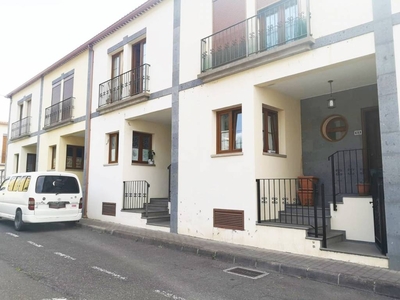 Venta Casa adosada en Calle de los Navarros 7 Teror. Muy buen estado plaza de aparcamiento 15 m²