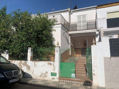 Venta Casa adosada en Calle Martinez Montanes Castilblanco de los Arroyos. Buen estado 90 m²