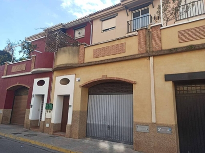 Venta Casa adosada en Calle Pedro Jiménez 44 Huétor Vega. Plaza de aparcamiento con terraza 169 m²