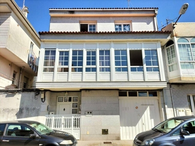 Venta Casa adosada en Travesia da Xalda Vilagarcía de Arousa. Buen estado plaza de aparcamiento con balcón calefacción individual 374 m²