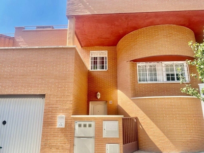 Venta Casa adosada en Vadezarza Daganzo de Arriba. Buen estado plaza de aparcamiento calefacción individual 251 m²