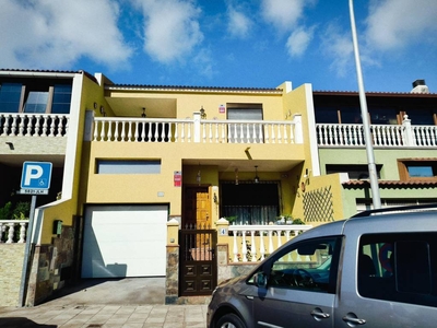 Venta Casa adosada San Cristóbal de La Laguna. Con terraza 130 m²