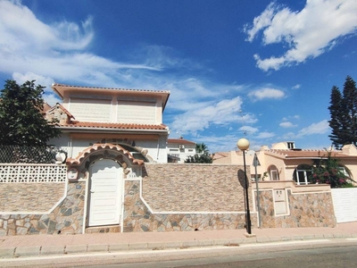 Venta Casa adosada San Miguel de Salinas. Plaza de aparcamiento 182 m²