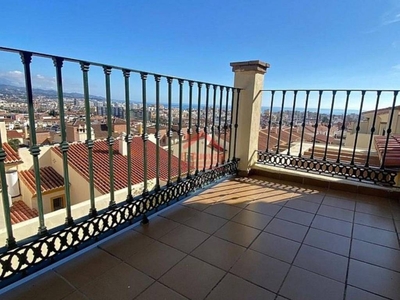 Venta Casa adosada Vélez-Málaga. Buen estado plaza de aparcamiento con balcón 260 m²