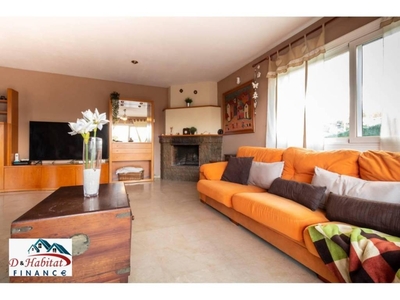 Venta Casa unifamiliar Castellbisbal. Buen estado 259 m²