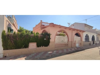 Venta Casa unifamiliar en Calle ZEUS Los Alcázares. Buen estado con terraza 80 m²