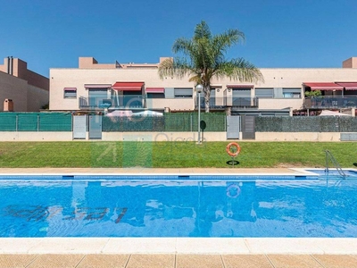 Venta Casa unifamiliar en Joanot Martorell Vila-seca. Buen estado plaza de aparcamiento calefacción individual 312 m²