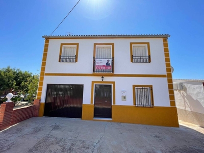 Venta Casa unifamiliar en Vereda de Cerro Macho Montilla. Buen estado plaza de aparcamiento con terraza calefacción individual 242 m²