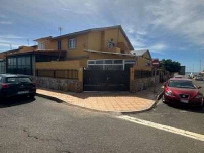 Venta Casa unifamiliar San Bartolomé de Tirajana. Buen estado plaza de aparcamiento 170 m²