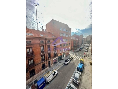 Venta Piso Valladolid. Piso de tres habitaciones en Calle SAN LUIS. Tercera planta con terraza