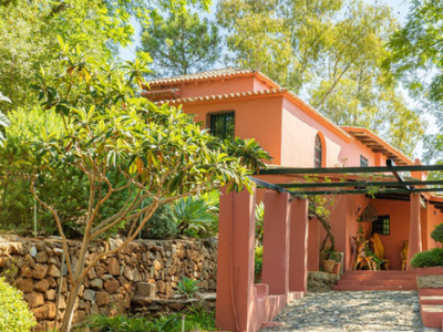 Villa con terreno en venta en la Calle Los Pinos' Val de Guadalmina
