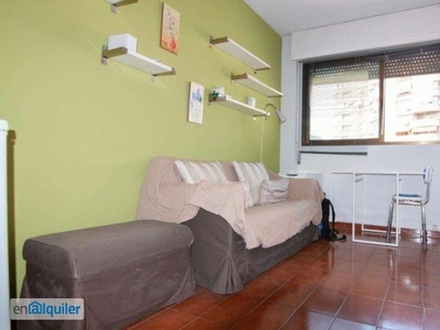 Acogedor apartamento de 1 dormitorio con acceso a la piscina en alquiler en Ciudad Lineal