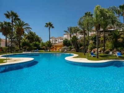 Casa adosada en venta en Los Naranjos, Marbella