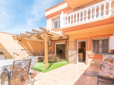 Casa en venta en Los Pacos, Fuengirola