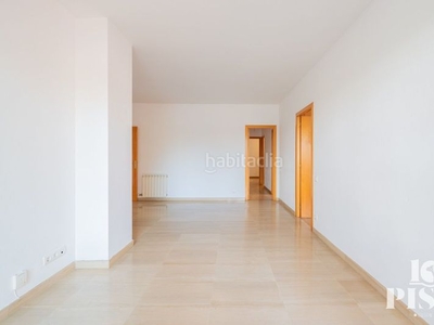 Piso en venta , con 100 m2, 3 habitaciones y 2 baños, piscina, garaje, trastero y calefacción gas. en Sant Cugat del Vallès