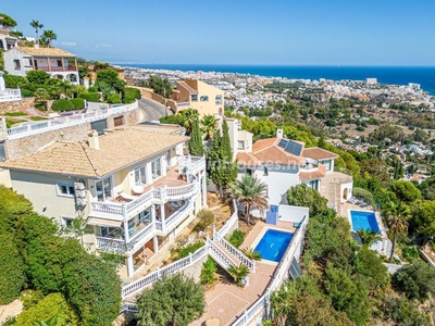 Villa en venta en Benalmádena