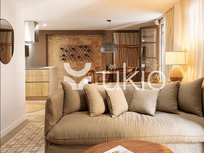 Alquiler de piso en Vila de Gràcia de 2 habitaciones con muebles y balcón