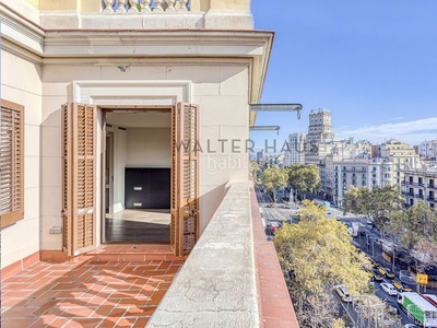 Ático con 4 habitaciones con ascensor, calefacción, aire acondicionado y vistas a la montaña en Barcelona