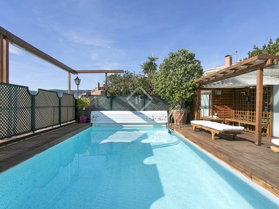 Ático con terraza y piscina en venta en Turó Parc